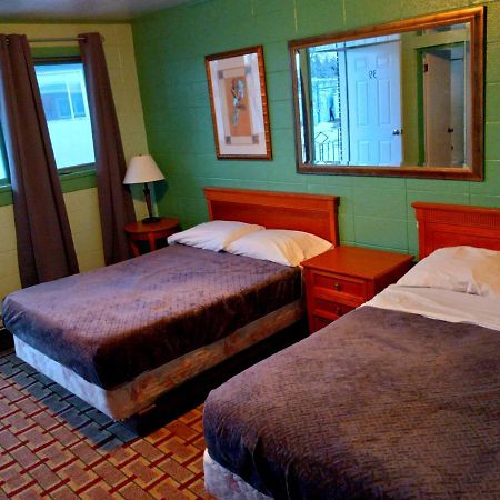 Chalet Inn Motel Dryden Buitenkant foto
